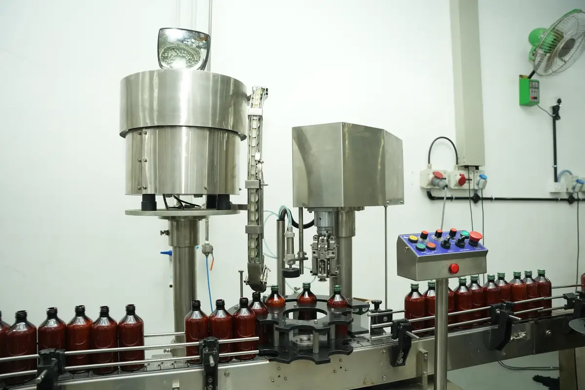 Bottle capping on the Lux liquid flavour line